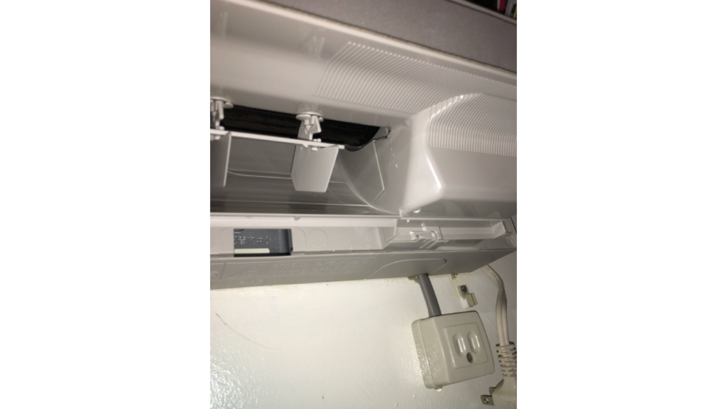 オフィスKのエアコン水漏れ画像