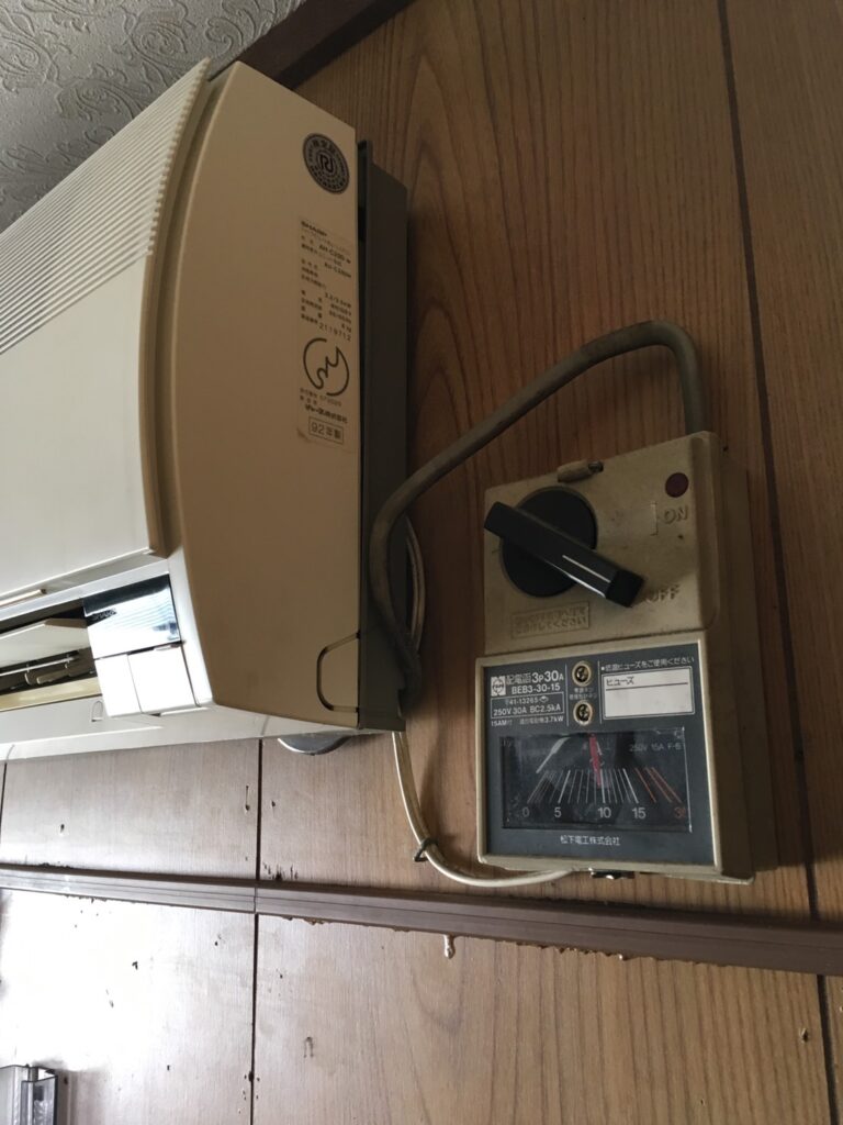 1992年製エアコンの画像